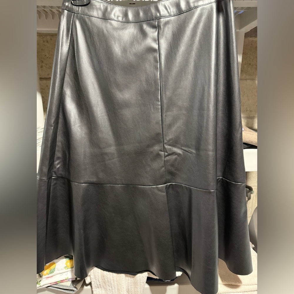 Elegant Black Leather Skirt